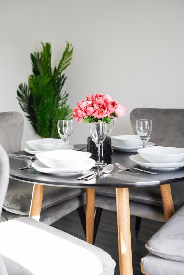 Suites By Rehoboth - Abbey Wood Station - London Zone 4 Buitenkant foto