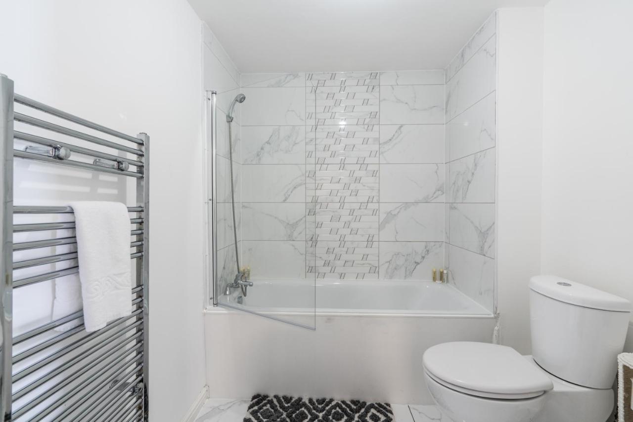 Suites By Rehoboth - Abbey Wood Station - London Zone 4 Buitenkant foto
