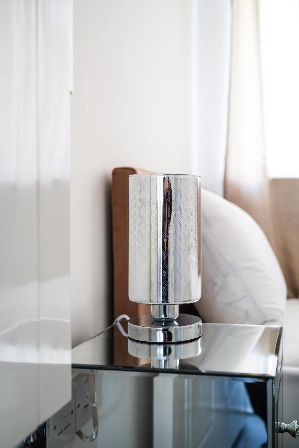 Suites By Rehoboth - Abbey Wood Station - London Zone 4 Buitenkant foto