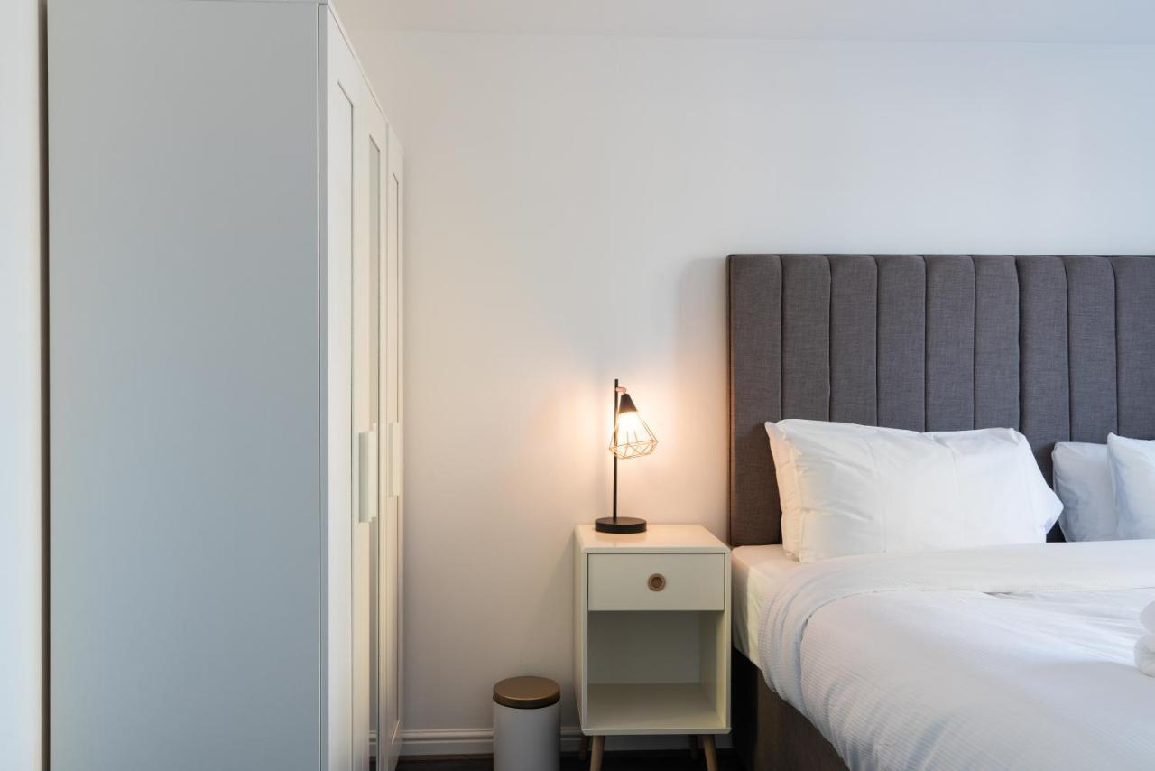 Suites By Rehoboth - Abbey Wood Station - London Zone 4 Buitenkant foto