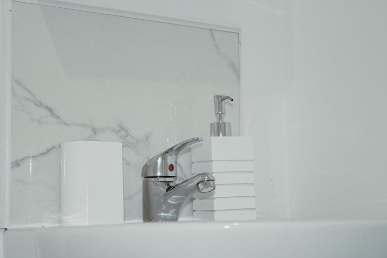 Suites By Rehoboth - Abbey Wood Station - London Zone 4 Buitenkant foto